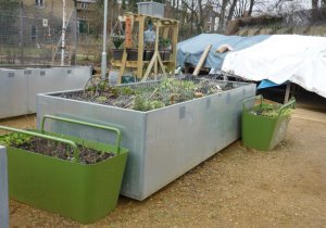 Metal container raised bed